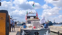 Penampakan kapal Kaiseer yang dinaiki oleh Wanda Hamidah menuju Gaza dalam aksi Global Sumud Flotilla. Mereka tersenyum kapal kembali berlayar usai sempat terdampar di Kelibia. Foto: Instagram @wandahamidahbsa