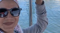 Keberangkatan kapal Kaiseer dari Port De Peche Kelibia diiringi tepuk tangan dari mereka yang mengantar di pelabuhan. Wanda Hamidah dan tim dari dalam kapal menyambut dengan seruan, Free, free Palestine. Free, free Palestine. Free, free Palestine. Foto: Instagram @wandahamidahbsa