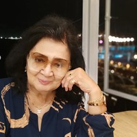 Yurike Sanger meninggal dunia di California, Amerika Serikat. Istri ketujuh Sukarno itu dikabarkan meninggal pada Rabu (17/9/25) setelah berjuang melawan penyakit kanker payudara yang diderita. Foto: Instagram/yudhisanger_adventure