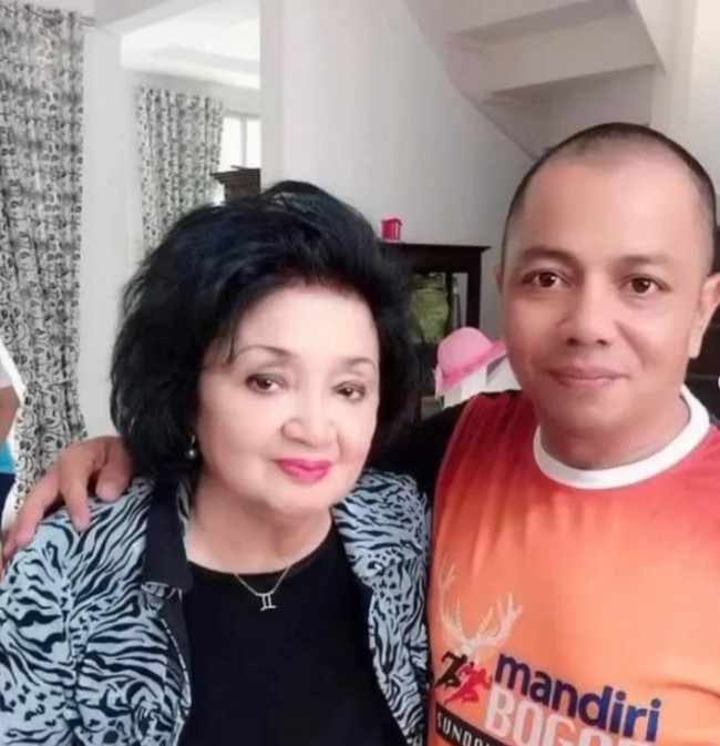 Berduka karena kepergian sang bunda, Yudhi Sanger mengunggah foto-foto Yurike ke Instagram. Yurike diketahui meninggal dunia pada usia 80 tahun. Foto: Instagram/yudhisanger_adventure