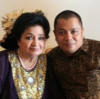 Dari unggahan, tampaknya Yurike cukup dekat dengan putranya, Yudhi Sanger. Di Instagram, Yudhi beberapa kali membagikan foto kebersamaannya dengan Yurike. Foto: Instagram/yudhisanger_adventure