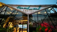 Honey Land ada di Jalan Gunung Batu. Di sini merupakan tempat ideal menikmati pemandangan gunung dan Sentul dari ketinggian. Harga menunya terjangkau, mulai Rp 25 ribuan saja. Foto: Thomas Cool/Google Image