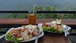 9 Tempat Makan di Sentul dengan View Alam yang Bikin Betah Lama-Lama!