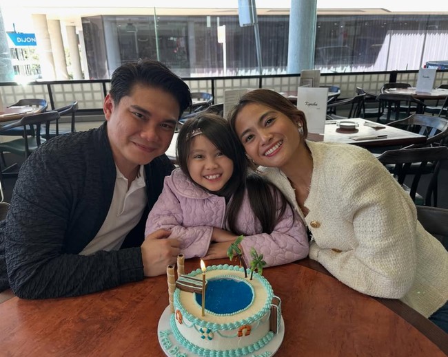 Acha dan Vicky diketahui resmi bercerai pada 19 Mei 2025. Meski sudah bercerai, Acha dan Vicky tetap berkomitmen untuk menjalankan co-parenting untuk anak semata wayang mereka. Foto: Instagram/@septriasaacha