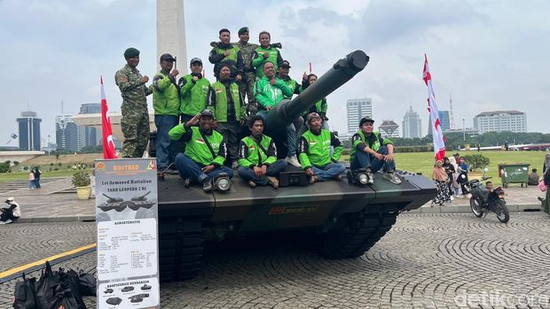 Alutsista yang Dipamerkan di Monas