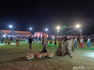 Arumi Bachsin Meriahkan Batik In Motion 2025 Kota Probolinggo