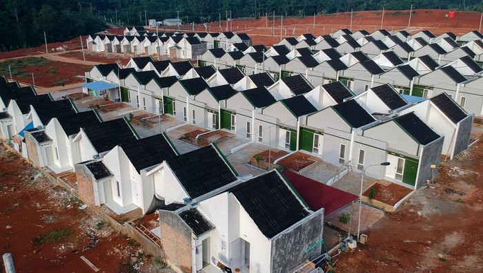 Foto udara rumah subsidi di Kabupaten Batang, Jawa Tengah, Sabtu (20/9/2025). Menteri Perumahan dan Kawasan Permukiman Maruarar Sirait memastikan bunga kredit pemilikan rumah (KPR) subsidi tidak akan naik dalam waktu dekat atau tetap pada level 5 persen sesuai instruksi Presiden Prabowo Subianto. ANTARA FOTO/Harviyan Perdana Putra/tom.