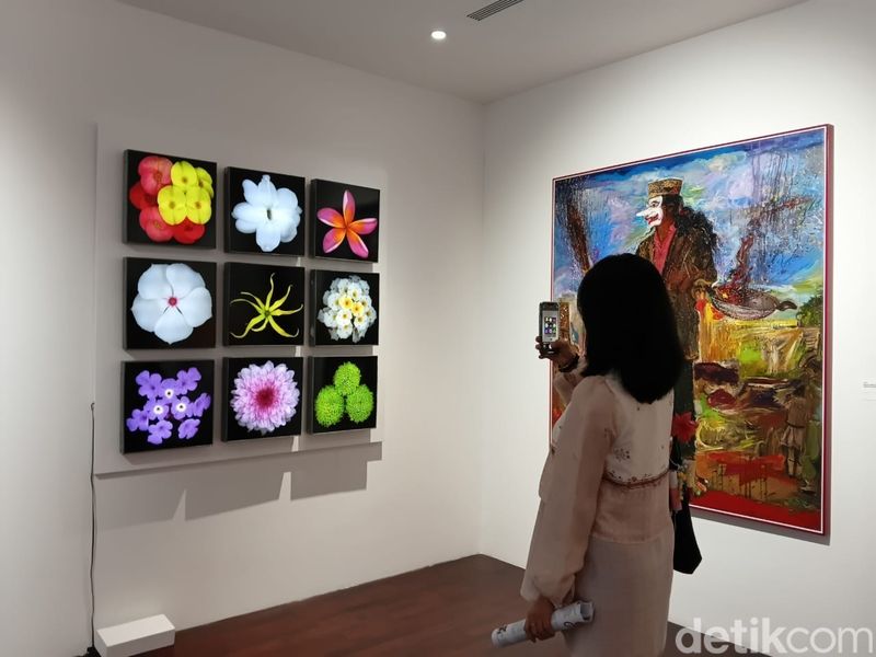 Koleksi seni di Can's Gallery, galeri seni di kawasan Petojo Selatan, Jakarta Pusat, yang sudah eksis selama 25 tahun.