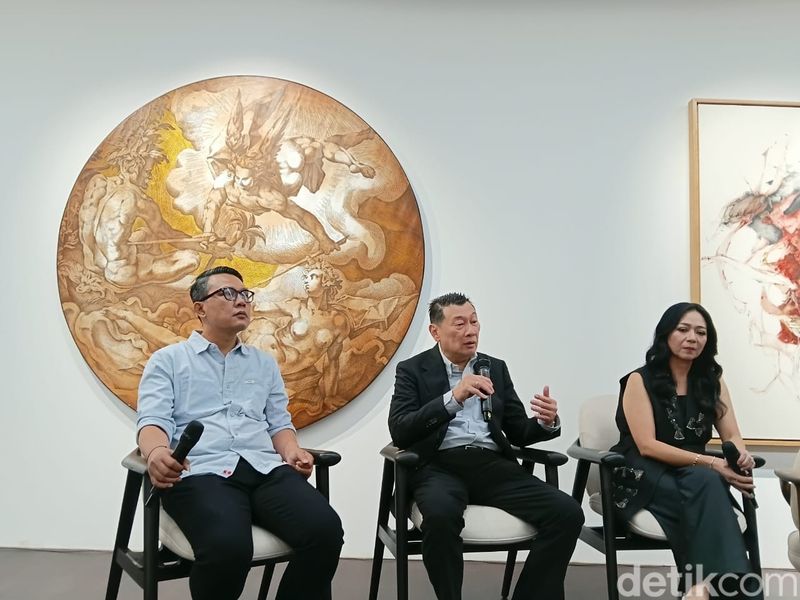 Koleksi seni di Can's Gallery, galeri seni di kawasan Petojo Selatan, Jakarta Pusat, yang sudah eksis selama 25 tahun.