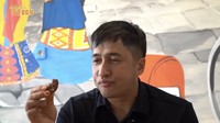 Irfan juga terpesona dengan rasa semur jengkol ala Ayah Ojak. Ia memuji rasanya khas makanan rumahan. Foto: YouTube deHakmis Story