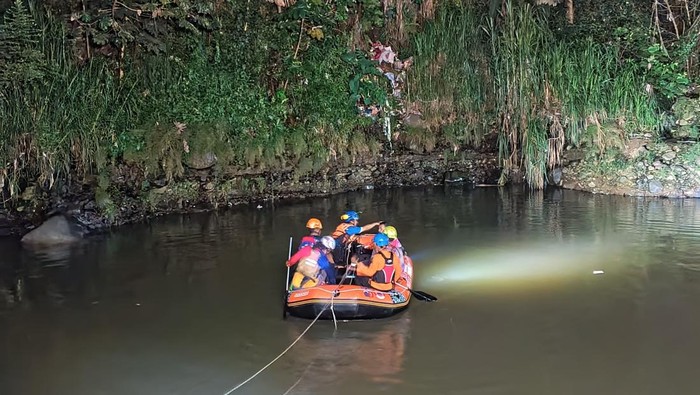 Dua pelajar FI (14) dan RA (14) tewas tenggelam dan ditemukan dalam kondisi berpelukan di Sungai Cisadane, Kota Bogor. (dok. ist)
