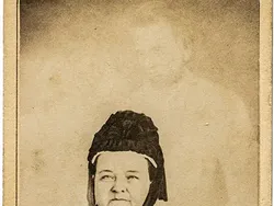 Kamera Ini Berhasil Rekam Sosok Misterius yang Bikin Merinding