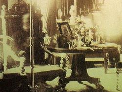 Kamera Ini Berhasil Rekam Sosok Misterius yang Bikin Merinding