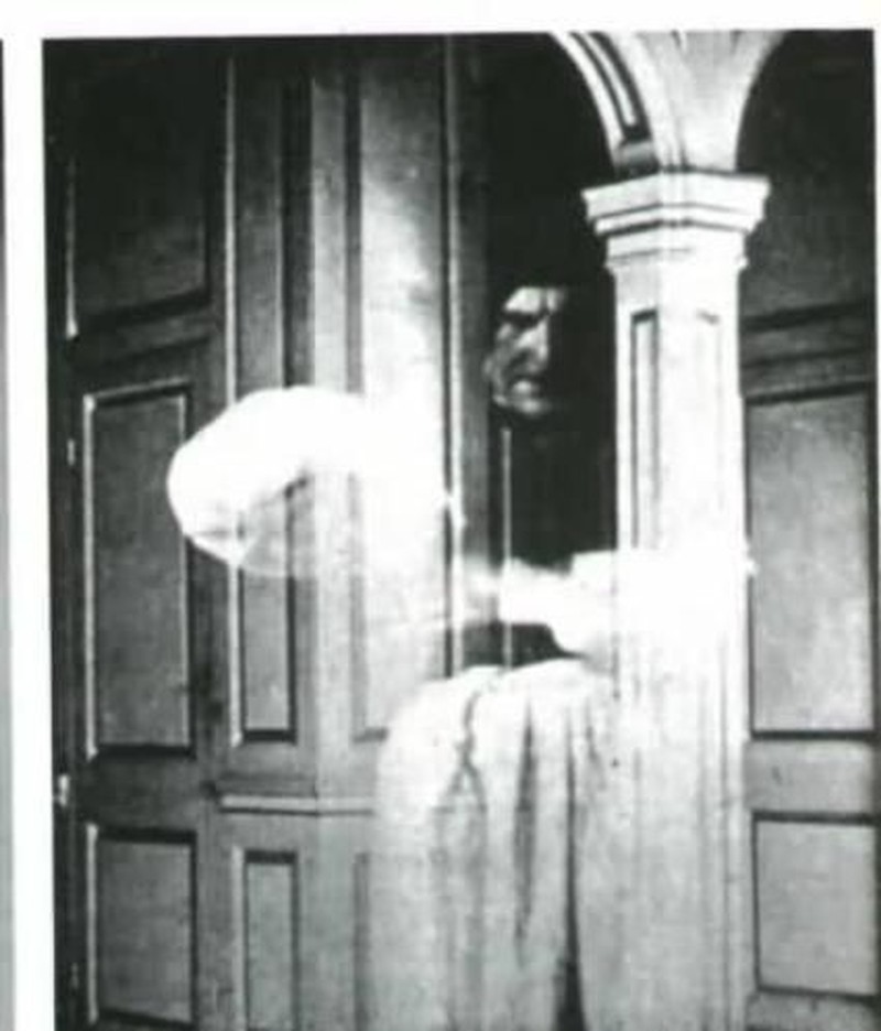 Foto Penampakan Hantu