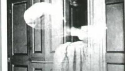 Kamera Ini Berhasil Rekam Sosok Misterius yang Bikin Merinding