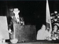 Kamera Ini Berhasil Rekam Sosok Misterius yang Bikin Merinding