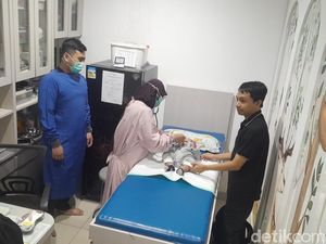 Potret Anak-anak Jalani Imunisasi Gratis, Para Ortu Antusias