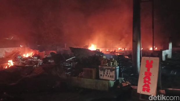 Kebakaran puluhan kios di jalan non tol Jakarta-Bandung, Bungursari, Purwakarta