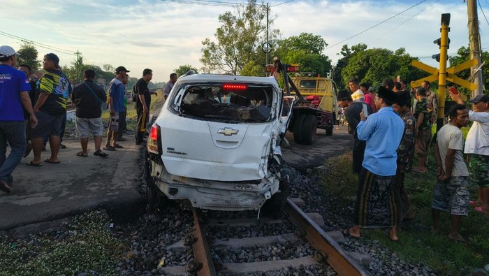 Kecelakaan yang melibatkan kereta api dan mobil di Kabupaten Indramayu