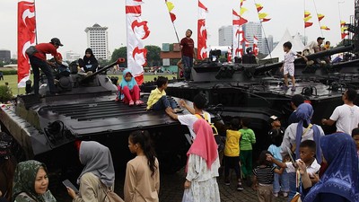 Warga Serbu TNI Fair di Monas, Pameran Alutsista Jadi Magnet
