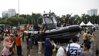 Pesta rakyat ini menghadirkan beragam kegiatan untuk masyarakat, salah satunya pameran alutsista bertajuk TNI Fair.