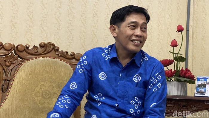 Ketua DPRD Banjarnegara Anas Hidayat saat ditemui di ruangannya.