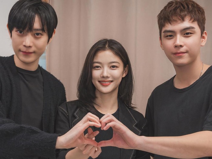 Agensi bantah rumor pacaran Kim Yoo Jung dan Kim Do Hoon.