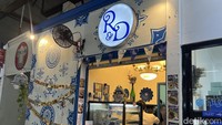 Gerainya memang tidak begitu besar, tetapi menempati bangunan mungil berkonsep unik. Desainnya seperti restoran ala Eropa, bernuansa putih dan biru. Foto: Detikcom / Atiqa Rana