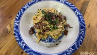 Fettuccine Quackbonara juga tidak boleh dilewatkan. Menjadi salah satu menu spesial di bulan Agustus yang banyak diminati. Menu ini terdiri dari fettuccine dimasak dengan saus carbonara dan topping bebek asap. Foto: Detikcom / Atiqa Rana