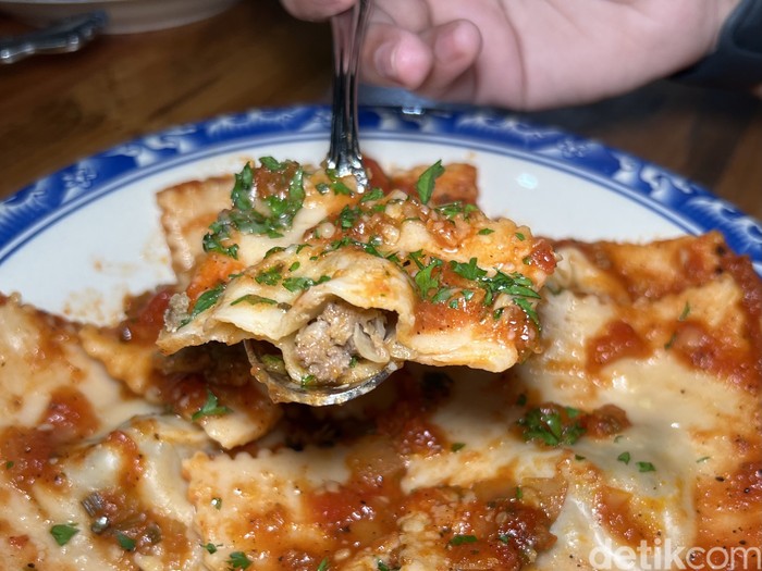 Lezatnya Gnocchi Ubi hingga Fettuccine Topping Bebek di Pasar Santa