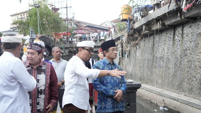 Menag Tinjau dan Salurkan Bantuan untuk Korban Banjir di Bali (Dok istimewa).