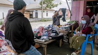 Rumah-rumah permanen dengan atap merah dan hijau, jalan yang rapi, serta taman-taman kecil yang mulai ditanami warga menjadi simbol nyata perubahan. Luas tanah dan bangunan di Kawasi baru ini beragam, mulai dari 90 meter persegi hingga 120 meter persegi.