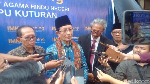 Menteri Agama Nasaruddin Umar, meresmikan alih status STAH Mpu Kuturan Singaraja menjadi IAHN, pada Sabtu, (20/9/2025). (Made Wijaya Kusuma)