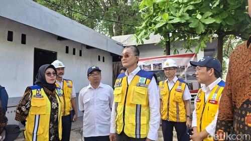 Menteri Pekerjaan Umum Dody Hanggodo saat meninjau Taman Underpass Dewa Ruci, Badung, pada Sabtu (20/9/2025).