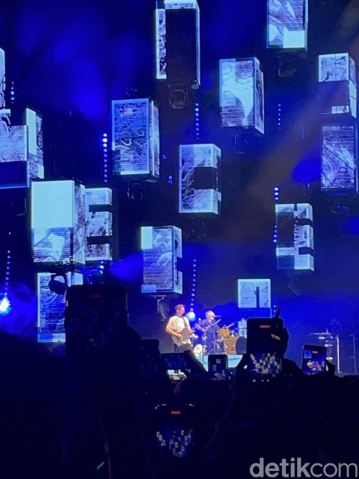 Boyband MUSE tampil dalam konser MUSE Live in Jakarta pada Jumat (19/9/2025) di Pantai Carnaval Ancol, Jakarta Utara.