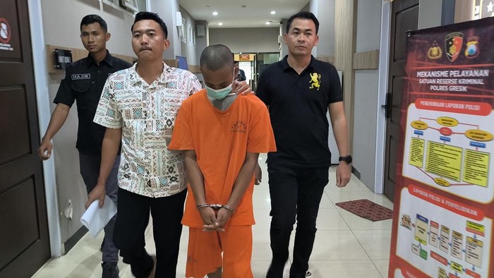 DF, montir di Gresik yang setubuhi siswi SD saat ditangkap