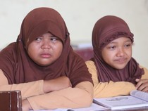 Menangis di Kelas, Siswi SD Paya Baro Hadapi Penutupan Sekolah