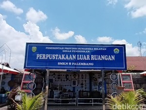 Lini Masa Teknologi dari Perpustakaan Luar Ruangan SMK 8 Palembang