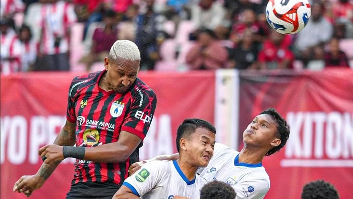 Laga Persipura lawan PSIS di Stadion Lukas Enembe, Jayapura, Sabtu (20/9/2025).