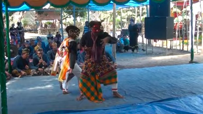 Pertunjukan Cupak Gerantang, tari tradisional Lombok. (foto: YouTube Jayengrane)