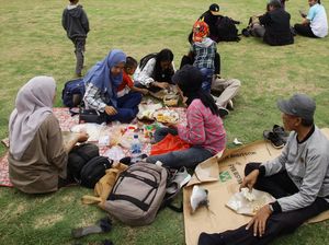 Akhir Pekan di Monas: Piknik Keluarga yang Penuh Manfaat untuk Anak