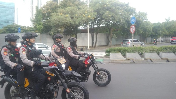 Polda Metro Jaya menggelar patroli skala besar untuk jaga Jakarta.