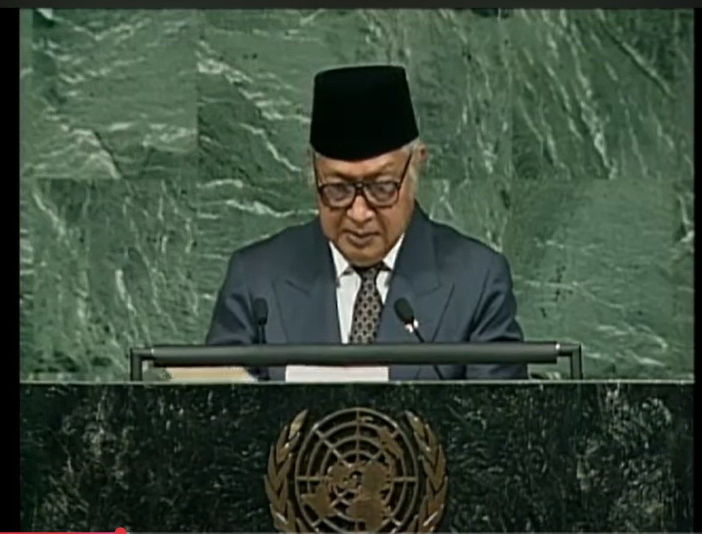 Presiden Soeharto berbicara di Sidang Umum PBBB 1992