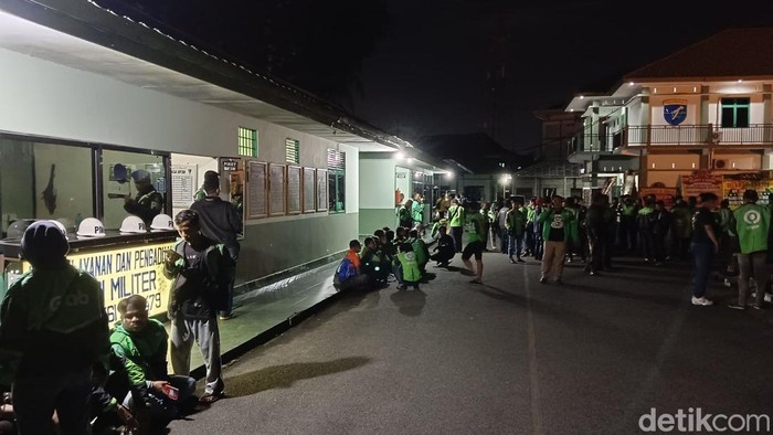 Puluhan ojol mendatangi Mapomdam XII/Tanjungpura.