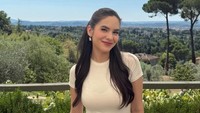Steffi Zamora mengatakan bakal rehat syuting selama hamil sampai anaknya besar. Kan harus jadi emak-emak pasti akan kayak di rumah dulu gak sih sampai anaknya gedean, katanya. (Foto: Instagram/@steffizamoraaa)