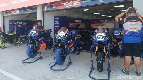 Suasana di paddock Sirkuit Mandalika pada race 1 Mandalika Racing Series, Sabtu (20/9/2025).