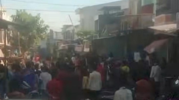 Tangkapan layar video tawuran warga di Kecamatan Tallo, Makassar.