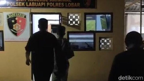 Terduga pelaku pencurian berinisial RAF diamankan di Mako Polres Lombok Barat.