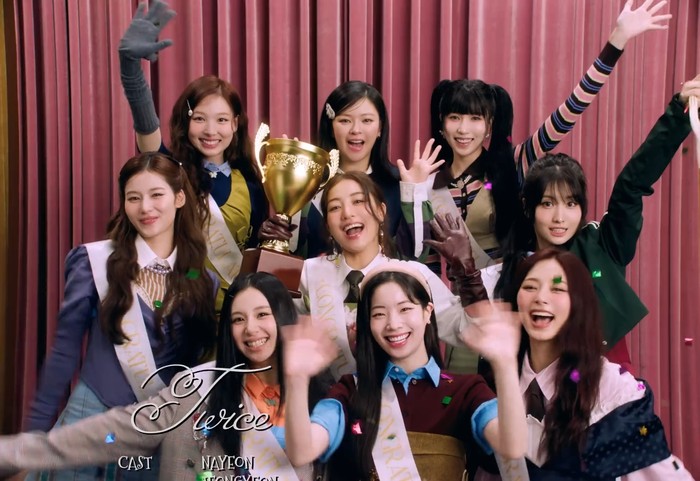 TWICE tampil dalam teaser bergaya sitkom dalam rangka perilisan album spesial berjudul TEN: The Story Goes On buat ulang tahun ke-10 debut.