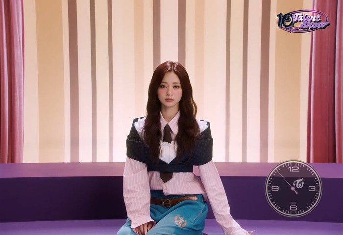 TWICE tampil dalam teaser bergaya sitkom dalam rangka perilisan album spesial berjudul TEN: The Story Goes On buat ulang tahun ke-10 debut.